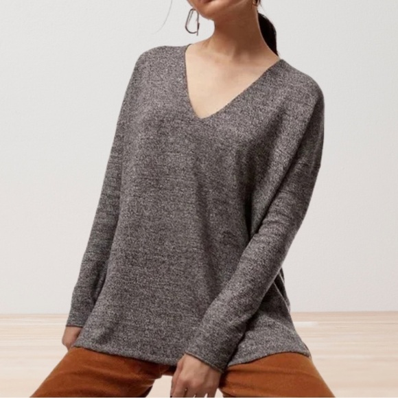 Babaton Aritzia Erin Gray V-Neck Sweater - Picture 1 of 7
